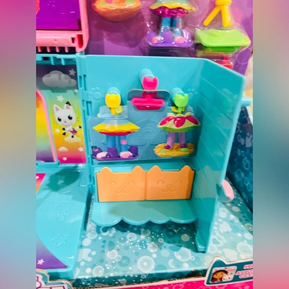 Gabby’s Dollhouse, Rainbow Closet Portable Playset with a Gabby Doll